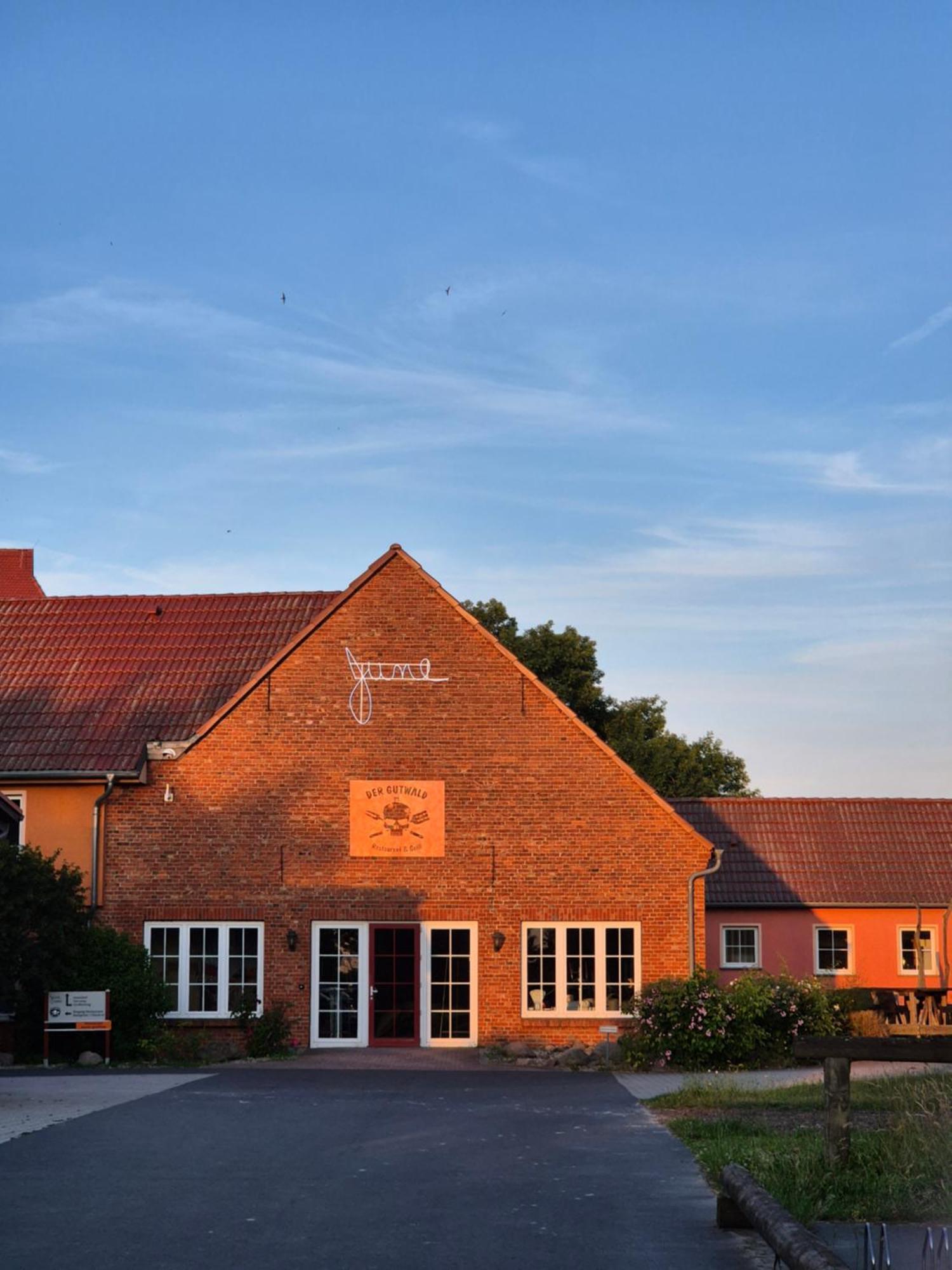 Project June - Ehemals Landgasthof Jueterbog Luaran gambar